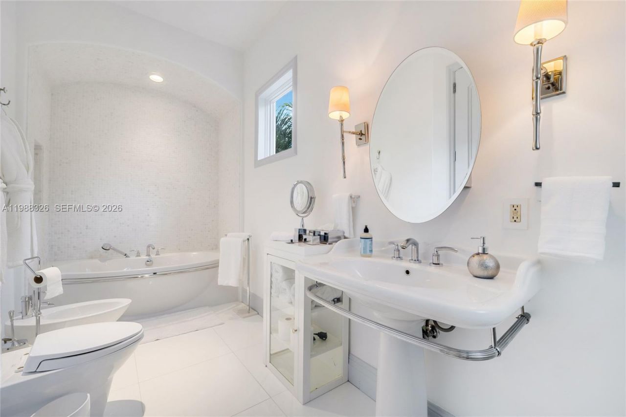 100 Palm Ave , Miami Beach, FL 33139 Photo