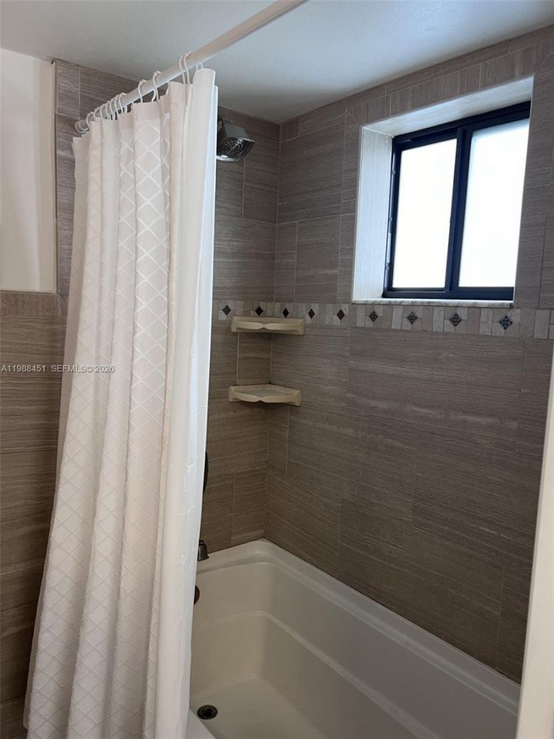 5480 W 21st Ct , Unit 404, Hialeah, FL 33016 Photo