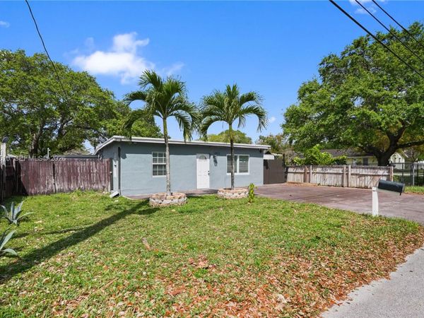 1803 SW 43rd Way , Fort Lauderdale, FL 33317