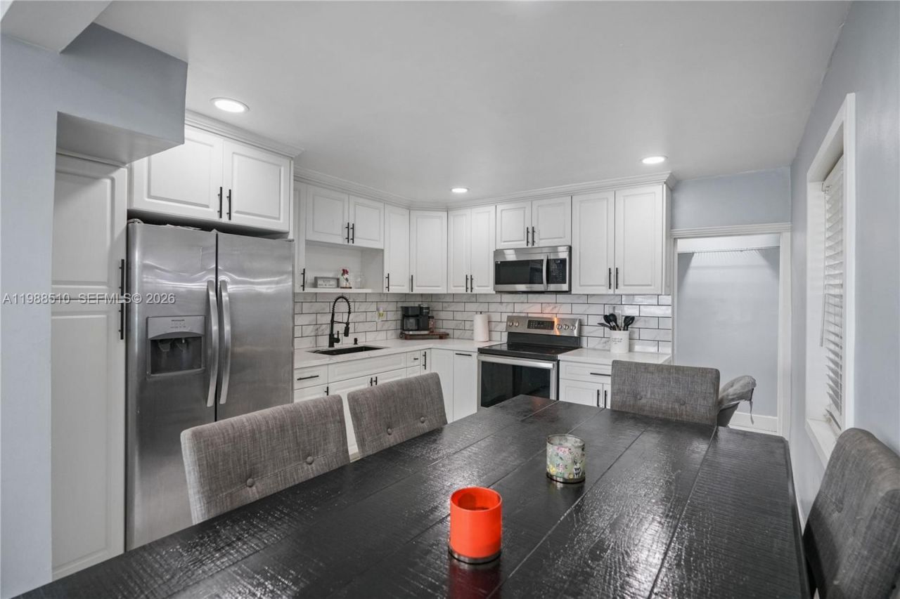 1803 SW 43rd Way , Fort Lauderdale, FL 33317 Photo