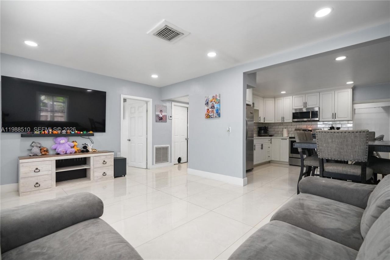 1803 SW 43rd Way , Fort Lauderdale, FL 33317 Photo