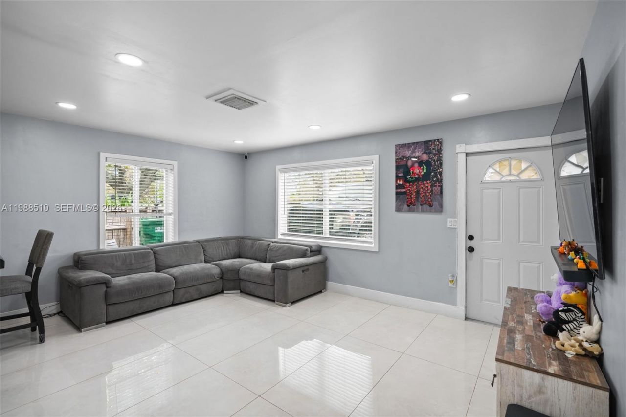 1803 SW 43rd Way , Fort Lauderdale, FL 33317 Photo