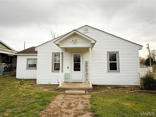 1707 Kentucky Street , Sikeston, MO 63801