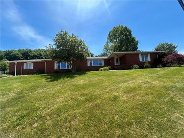 1728 State Route 39 NE, New Philadelphia, OH 44663