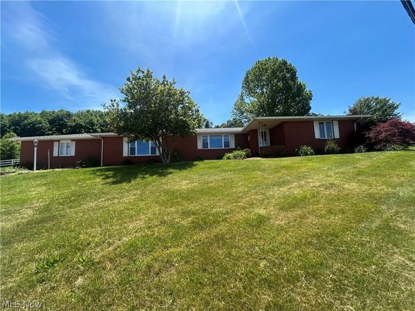 1728 State Route 39 NE, New Philadelphia, OH 44663