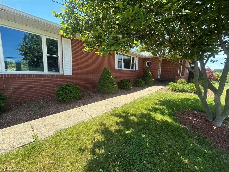 1728 State Route 39 NE, New Philadelphia, OH 44663 Photo 2