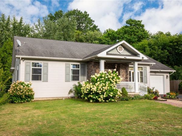 504 N Buhl Farm Dr, Hermitage, PA 16148