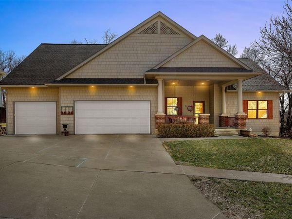 3036 Old Orchard Road NE, Cedar Rapids, IA 52402