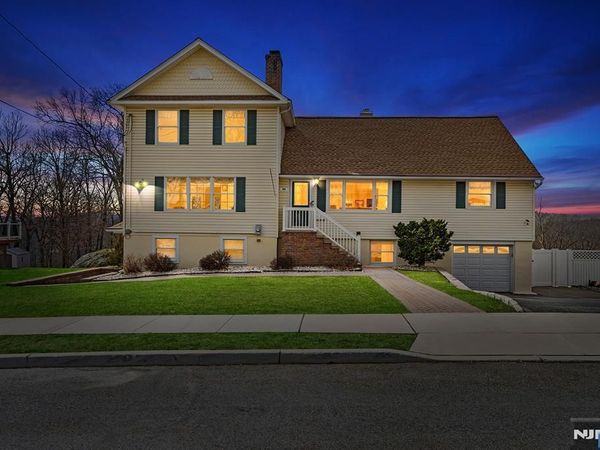50 Hilltop Terrace, BLOOMINGDALE, NJ 07403