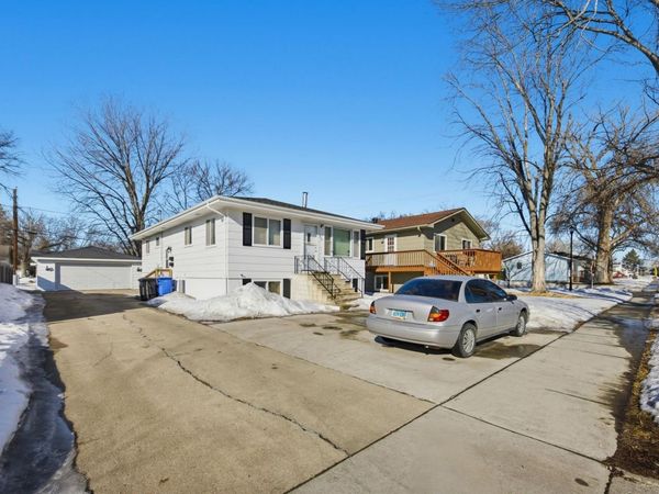 1405 16th Street S, Fargo, ND 58103