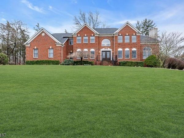 4 Dumont Ct, Bridgewater, NJ 08807