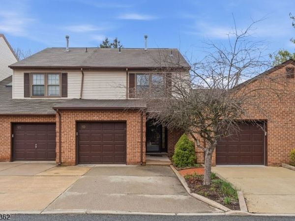 10 Betty Ct, Lebanon, NJ 08833