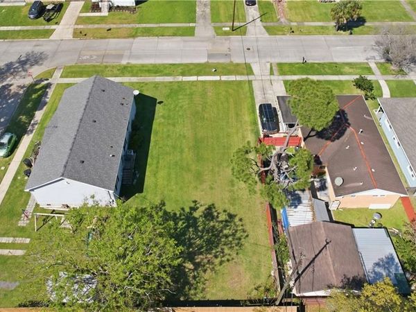 8904 LIVINGSTON Avenue , Chalmette, LA 70043