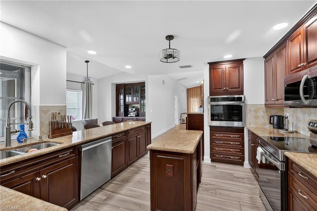 29 SE 10th Ave , Cape Coral, FL 33990 Photo