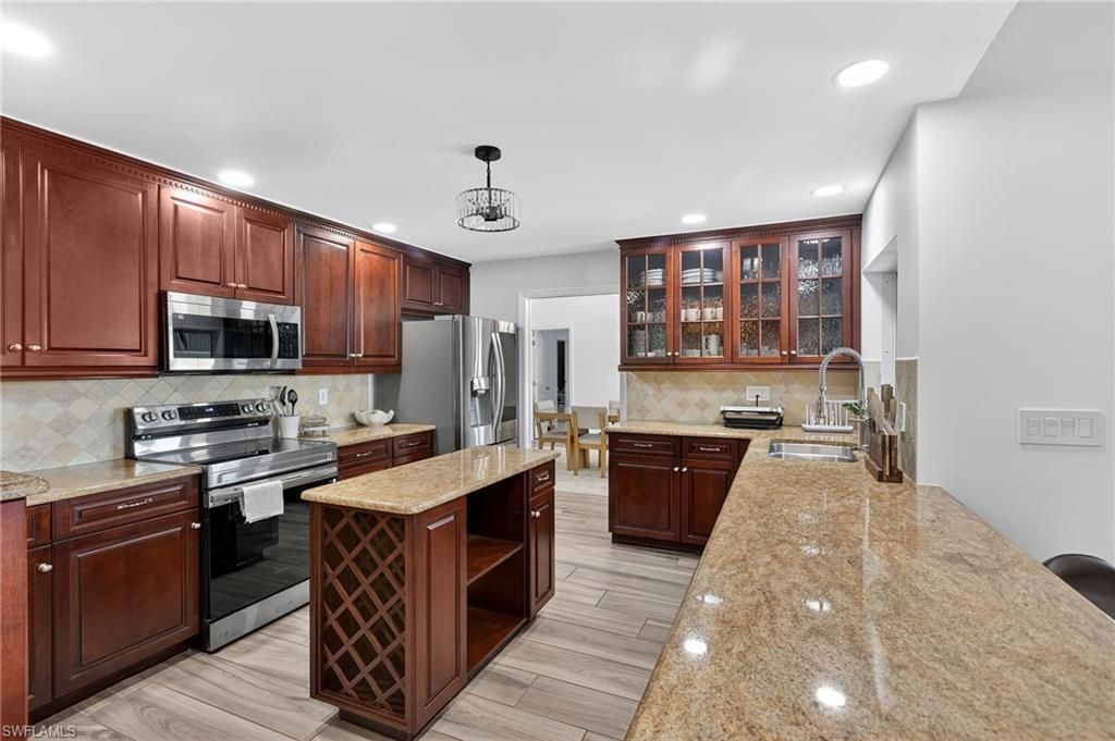 29 SE 10th Ave, Cape Coral, FL 33990 Photo