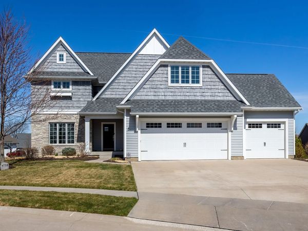 4728 Red Oak Court, Bettendorf, IA 52722
