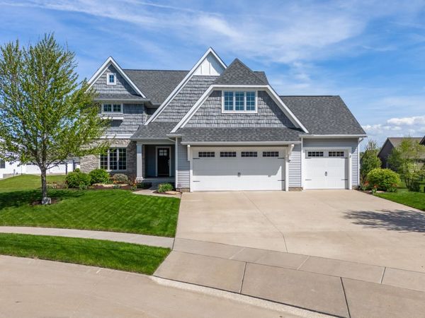 4728 Red Oak Court, Bettendorf, IA 52722
