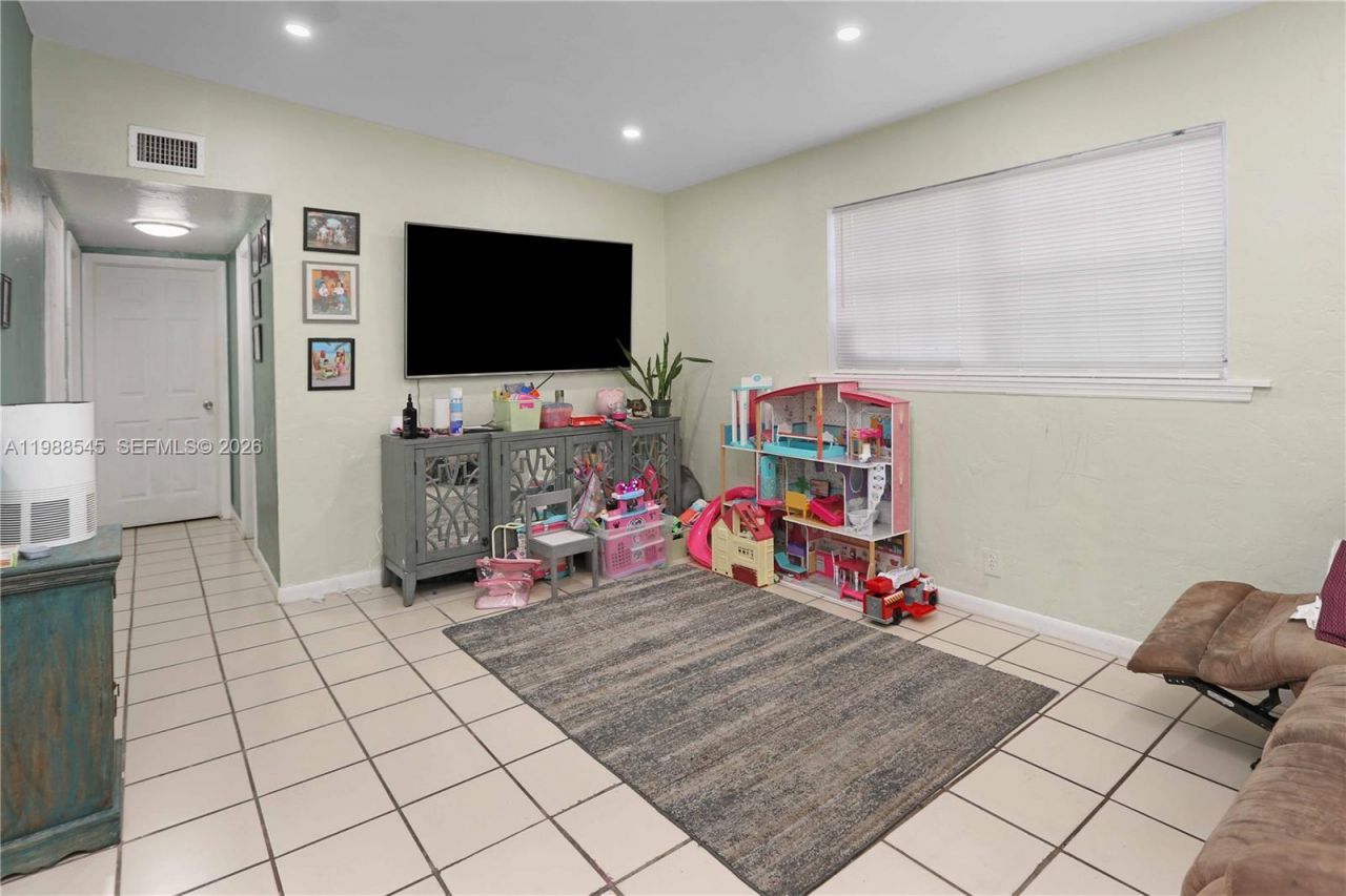 528 E 10th St, Hialeah, FL 33010 Photo