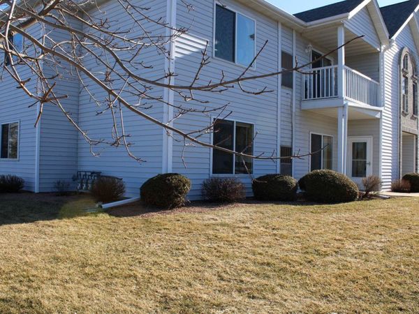 1751 Wildlife Dr, Unit 8, Kewaskum, WI 53040