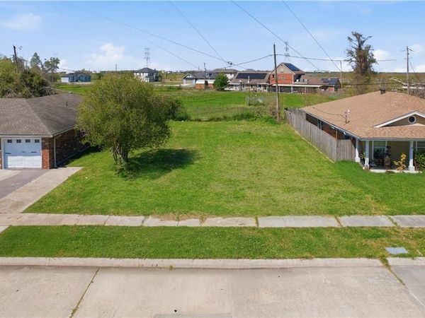 3928 LYNDELL Drive , Chalmette, LA 70043