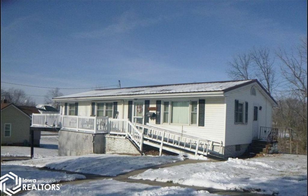 610 E Elm Street, Sigourney, IA 52591 Main Photo