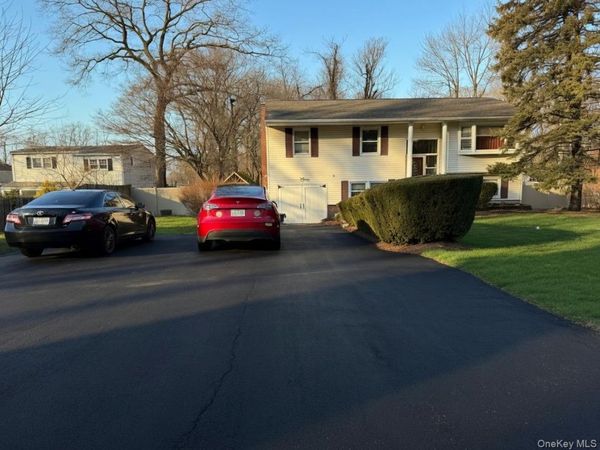 160 Lincoln Boulevard , Hauppauge, NY 11788