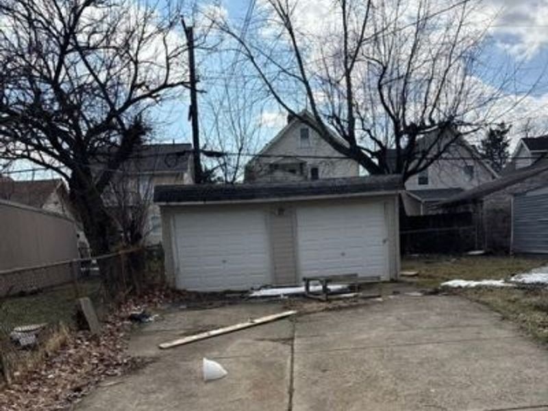 10329 Ignatius Avenue , Cleveland, OH 44111 Photo 5