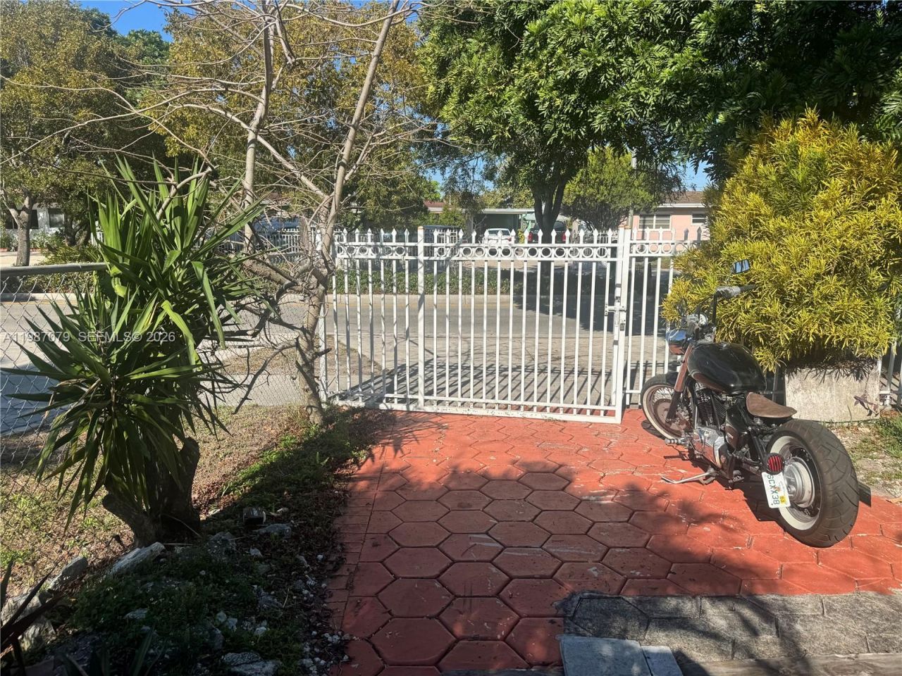 11245 NW 62nd Ave , Hialeah, FL 33012 Photo