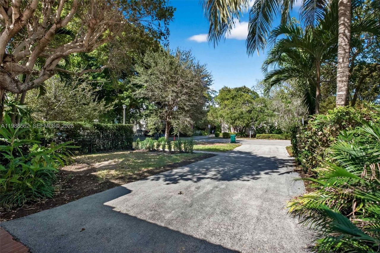 5210 SW 72nd St , Miami, FL 33155 Photo