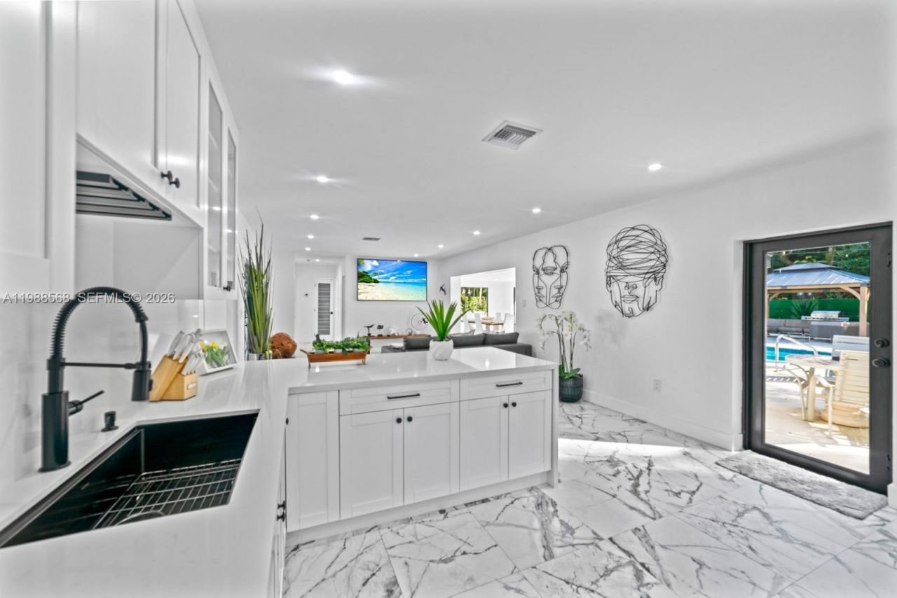 1730 NE 137th Ter , North Miami, FL 33181 Photo