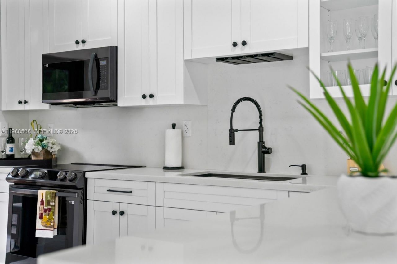 1730 NE 137th Ter , North Miami, FL 33181 Photo