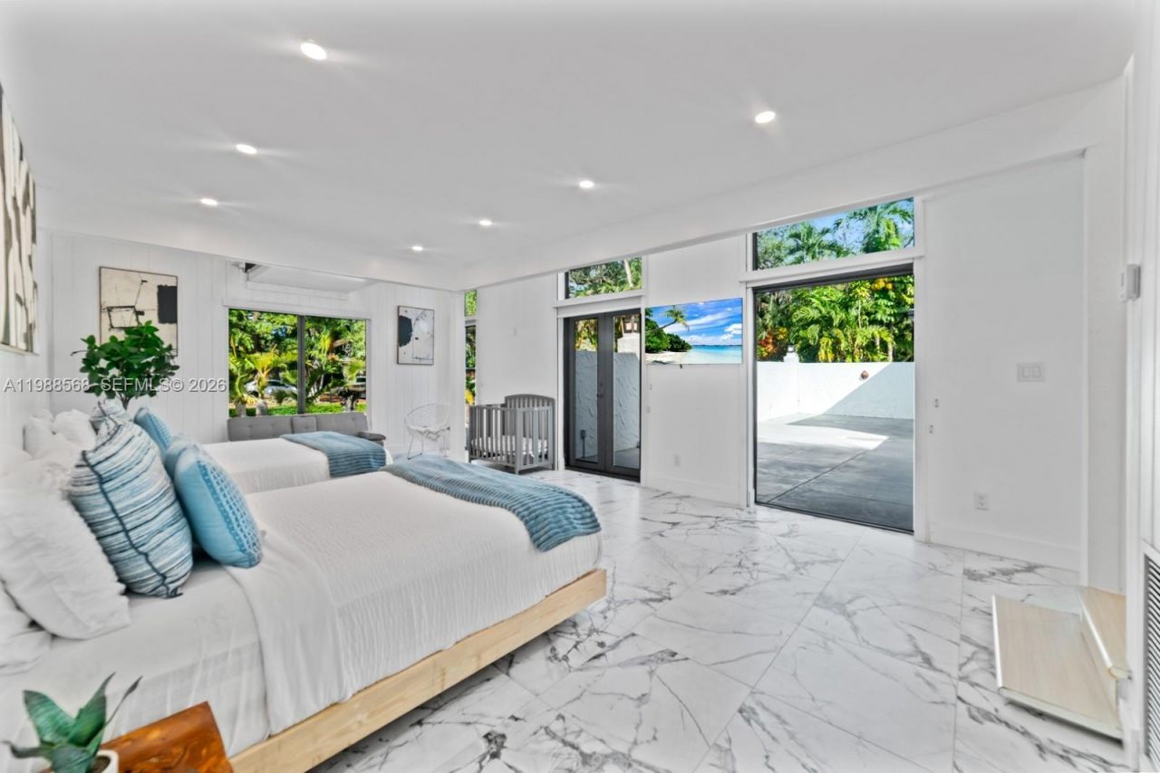 1730 NE 137th Ter , North Miami, FL 33181 Photo