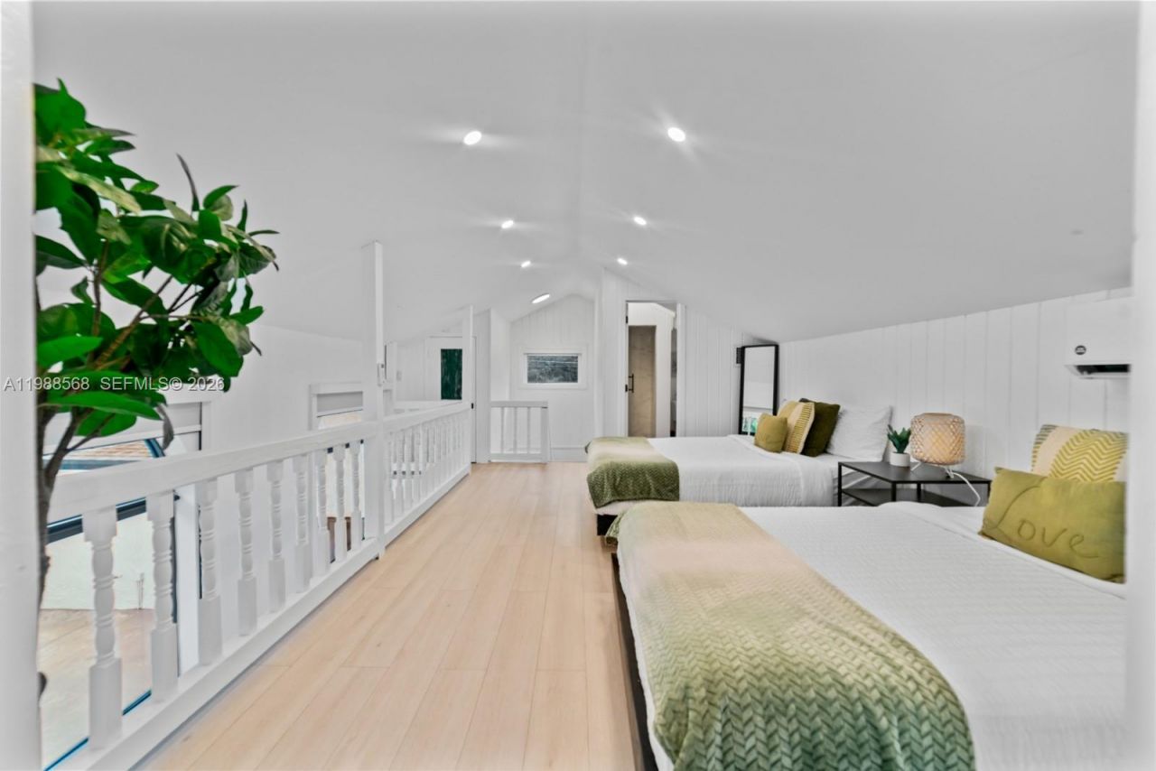 1730 NE 137th Ter , North Miami, FL 33181 Photo