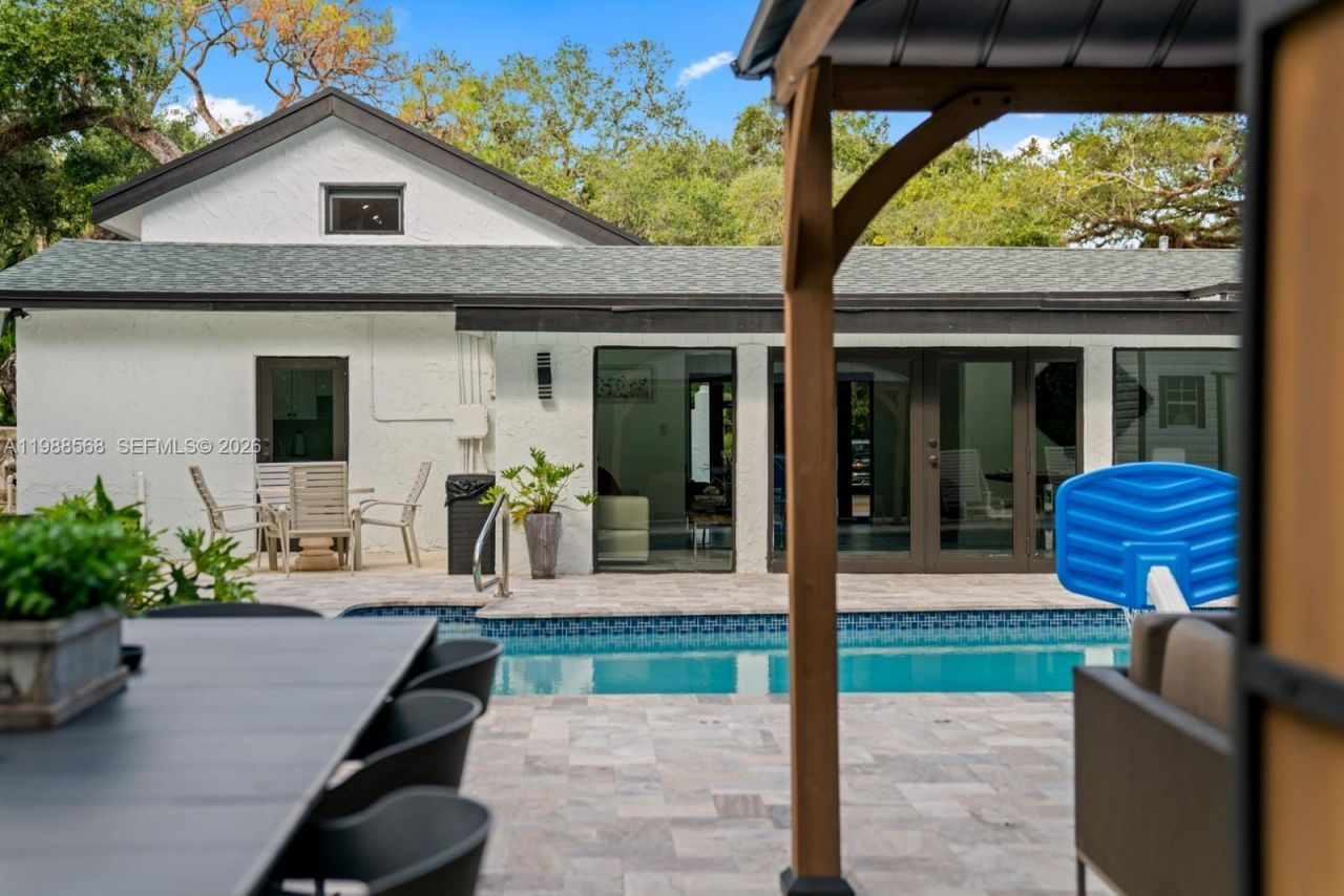 1730 NE 137th Ter , North Miami, FL 33181 Photo