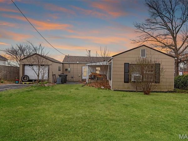 8832 Powell Avenue , St Louis, MO 63144