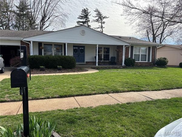 11120 Queensway Drive , St Louis, MO 63146