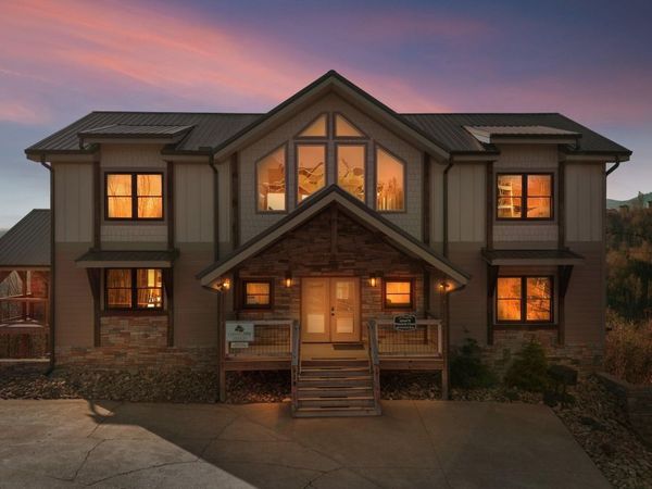 986 Chestnut Drive, Gatlinburg, TN 37738