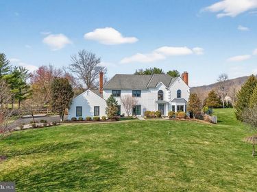 10 AVONDALE DRIVE, NEWTOWN, PA 18940