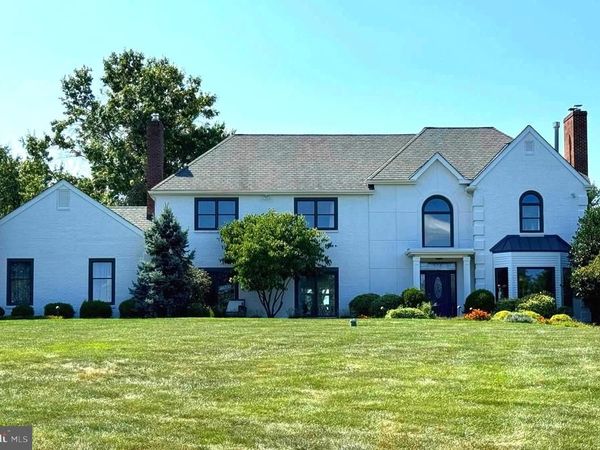 10 AVONDALE DRIVE, NEWTOWN, PA 18940