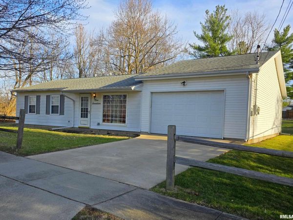 917 E BAKER Street, Bloomington, IL 61701