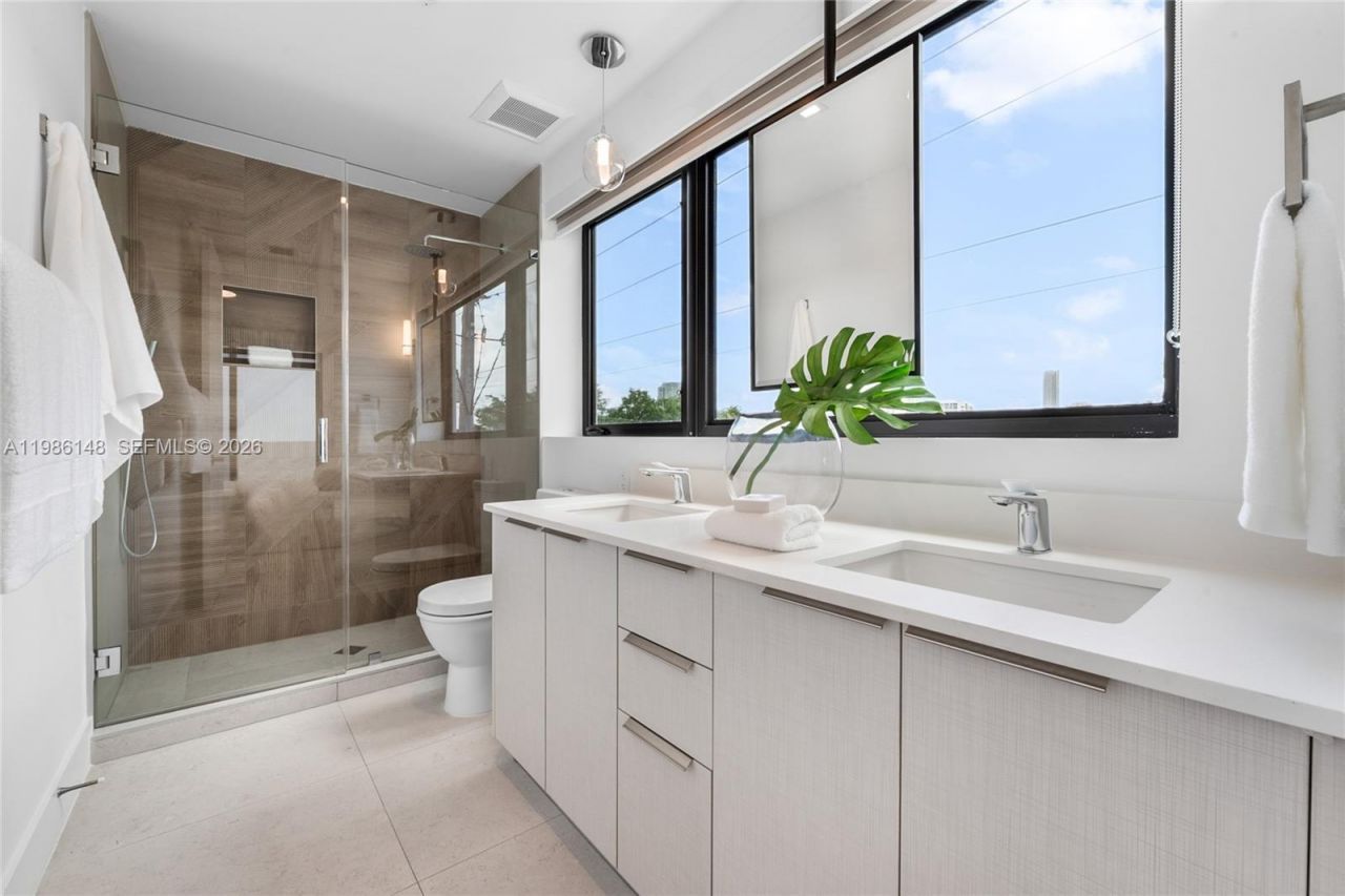 721 SW 11th Street , Unit A, Miami, FL 33129 Photo