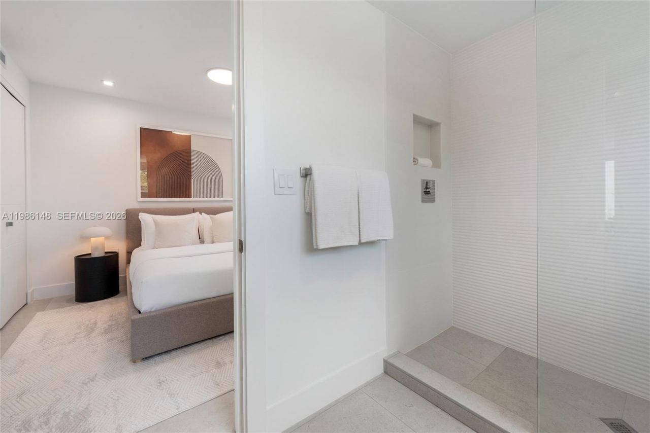 721 SW 11th Street , Unit A, Miami, FL 33129 Photo