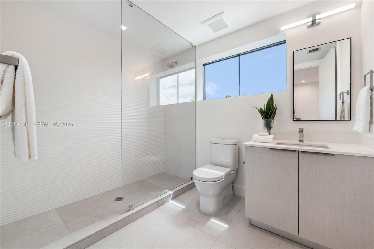 721 SW 11th Street , Unit A, Miami, FL 33129 Photo