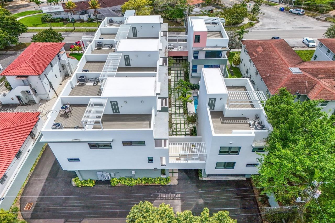 721 SW 11th Street , Unit A, Miami, FL 33129 Photo