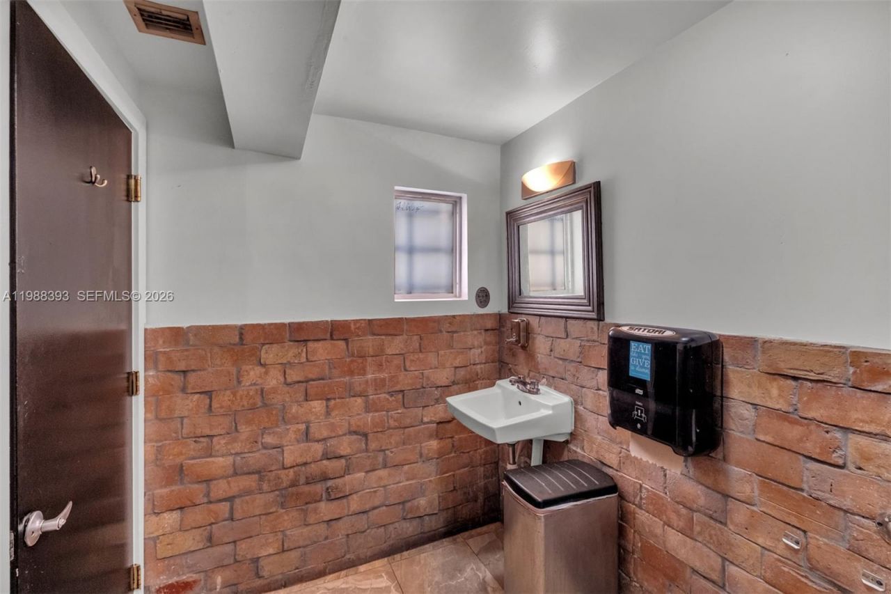 646 NE 79th St, Miami, FL 33138 Photo