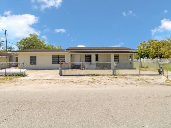 2900 NW 95th St , Miami, FL 33147