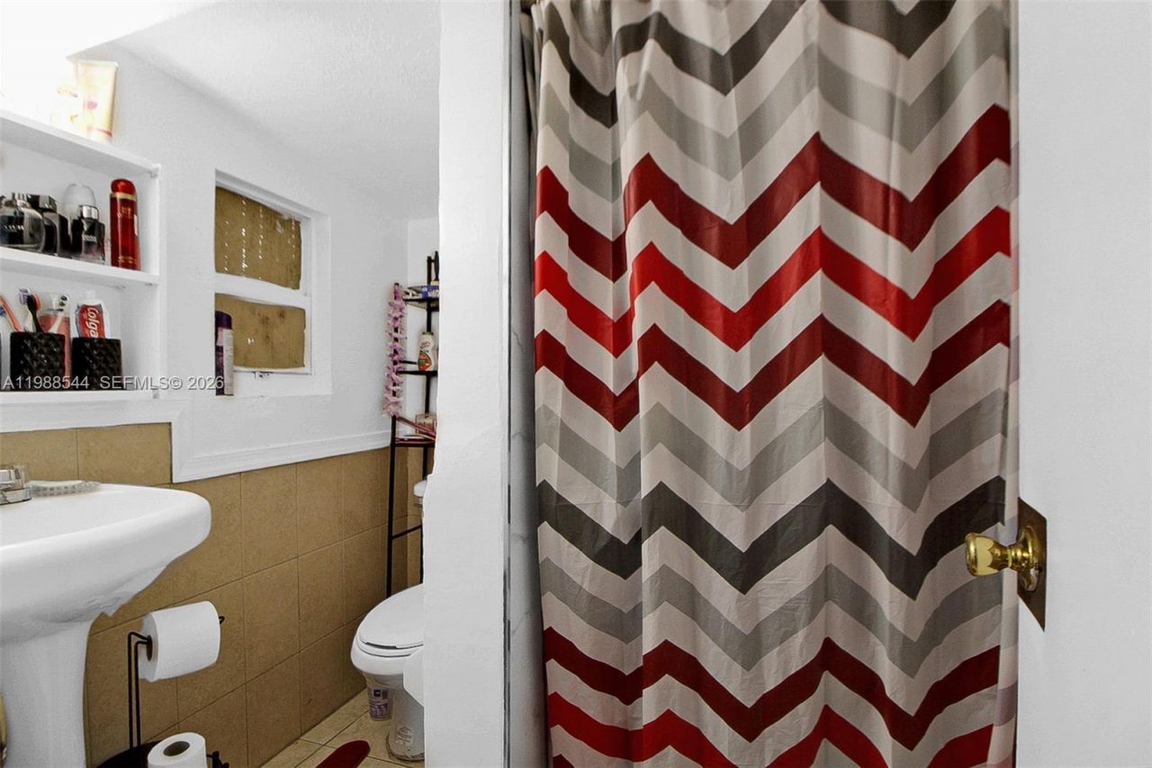 2900 NW 95th St, Miami, FL 33147 Photo