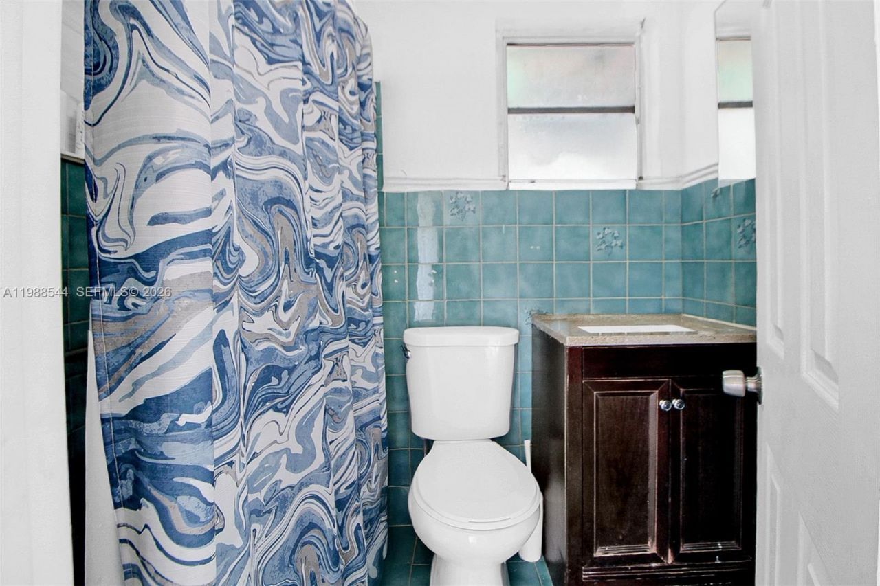 2900 NW 95th St, Miami, FL 33147 Photo