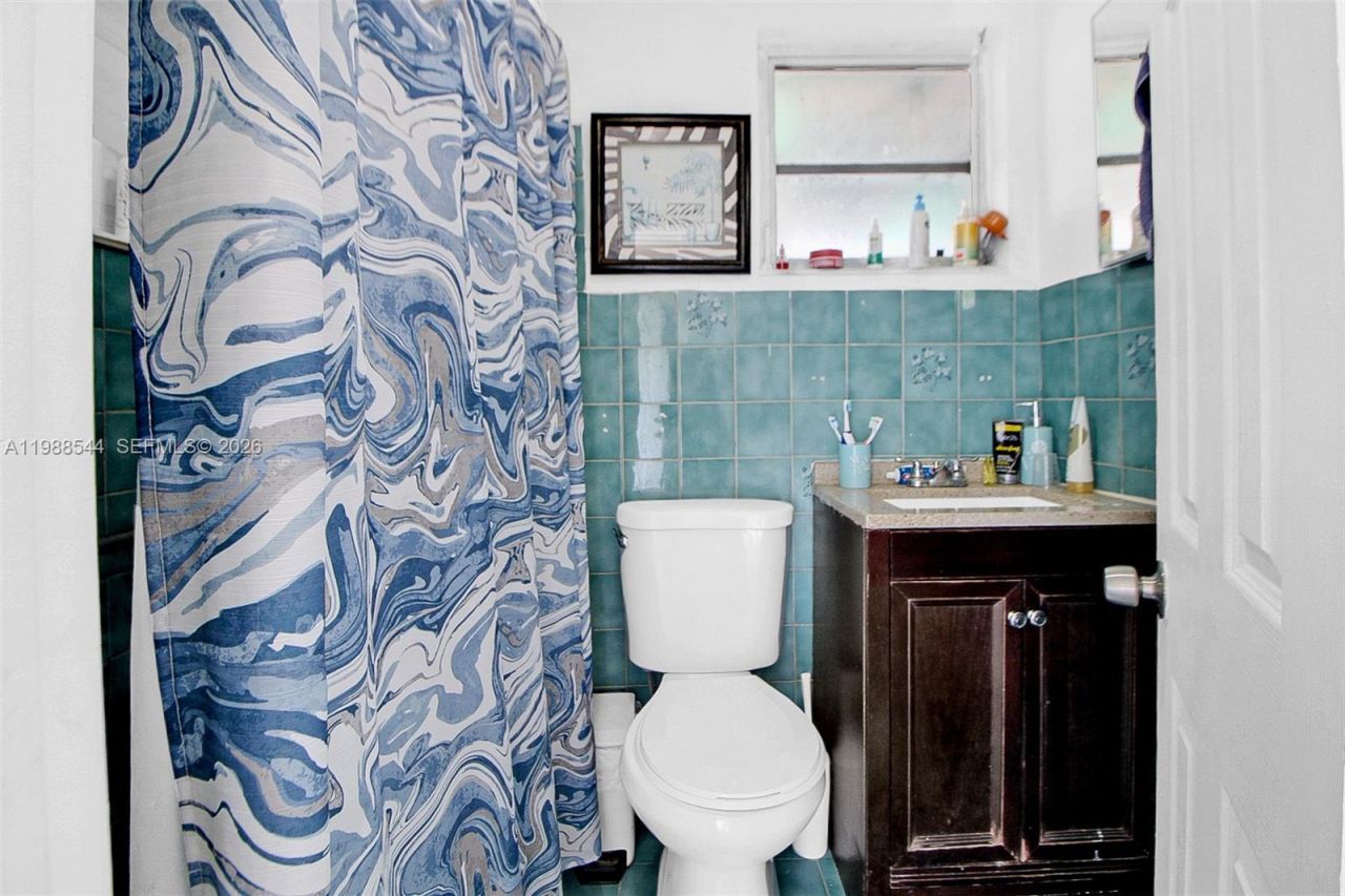 2900 NW 95th St, Miami, FL 33147 Photo