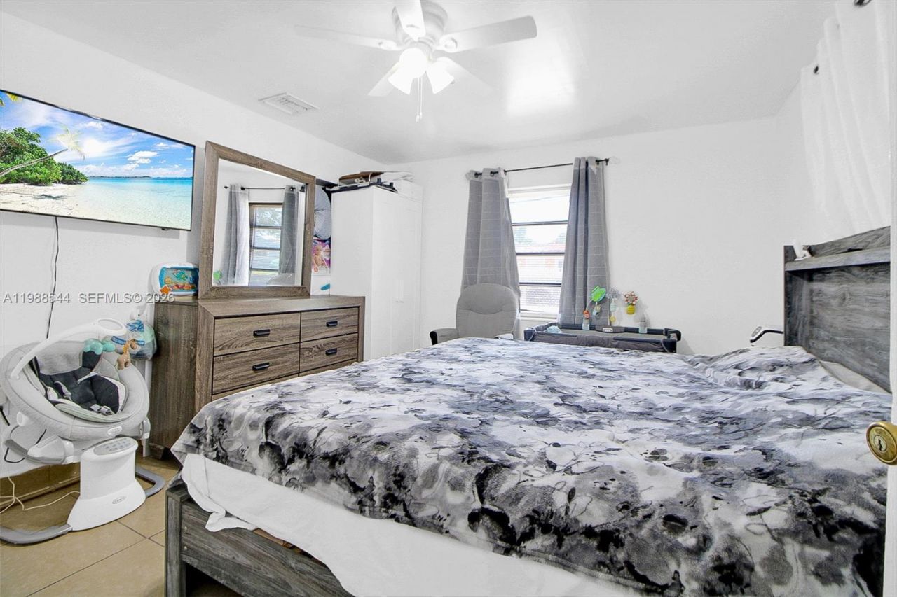 2900 NW 95th St, Miami, FL 33147 Photo